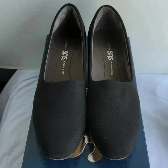 SAS Women's Elegant Black Flats - Picture 3 of 9